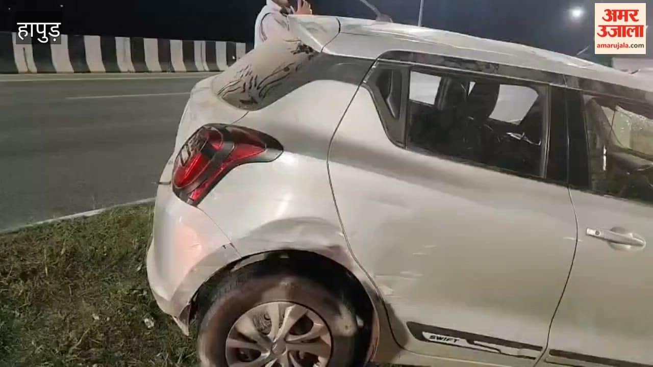 Car overturned on Hapur highway, two injured