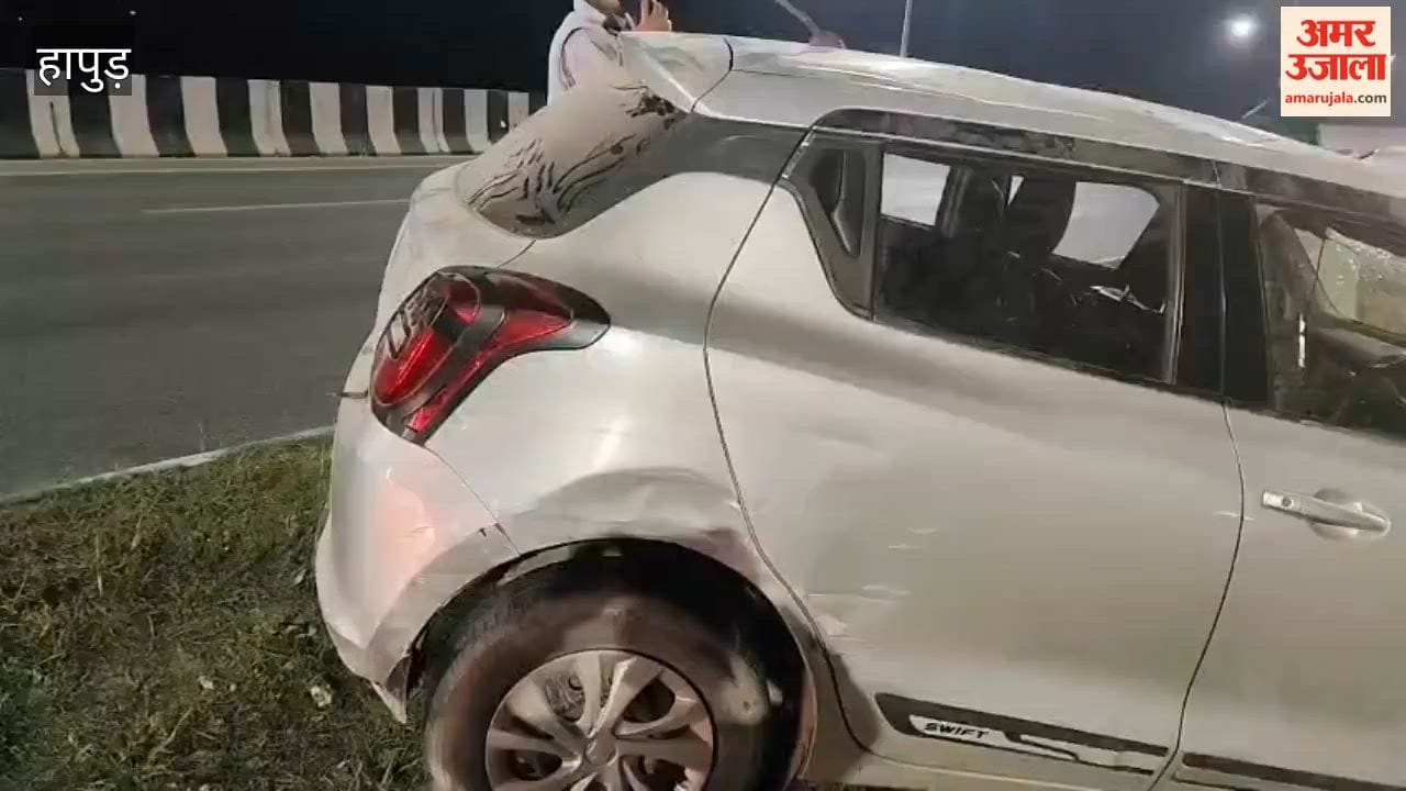 Car overturned on Hapur highway, two injured
