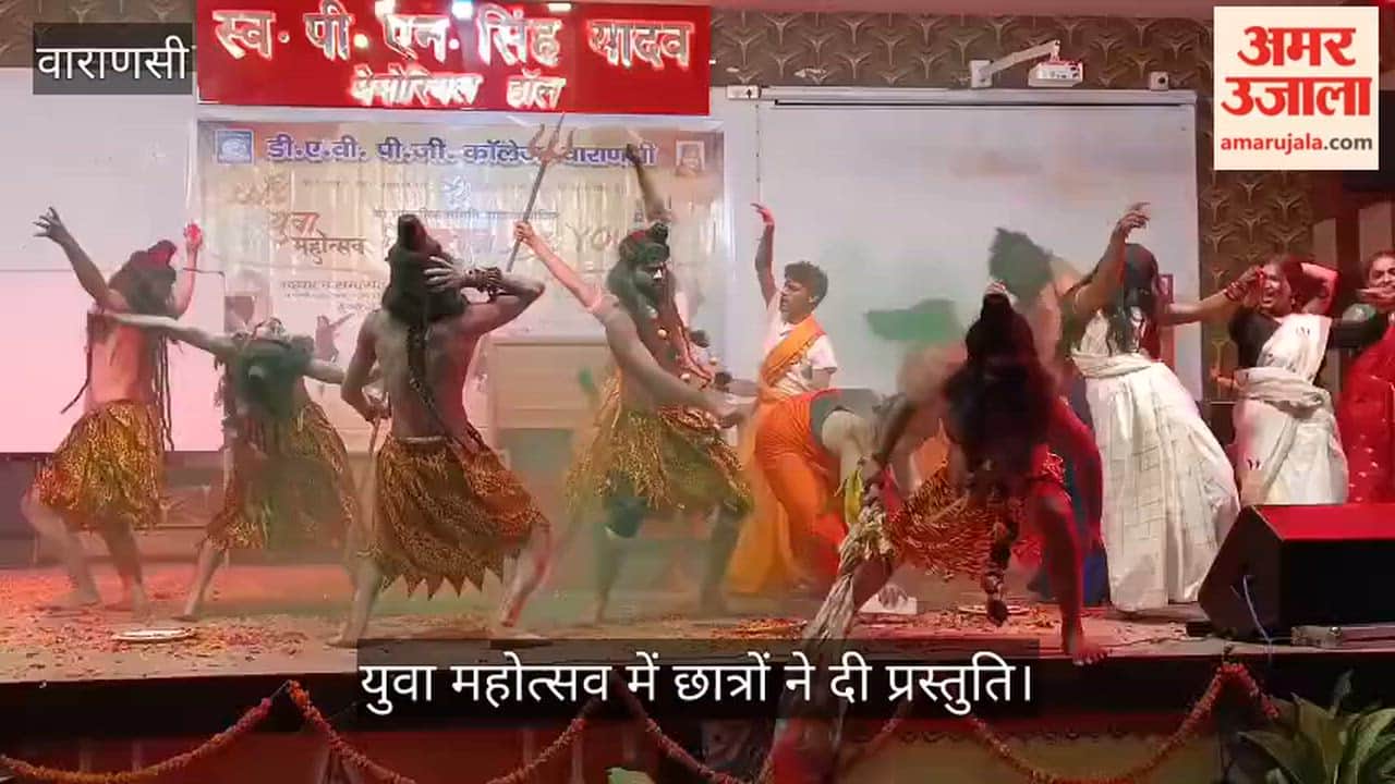 Students gave a performance at the Youth Festival