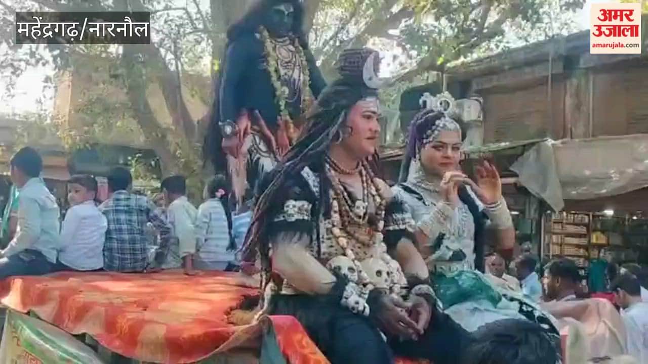 A procession was taken out in Mahendragarh on the occasion of installation of the statue of Saint Durbalnath Maharaj.