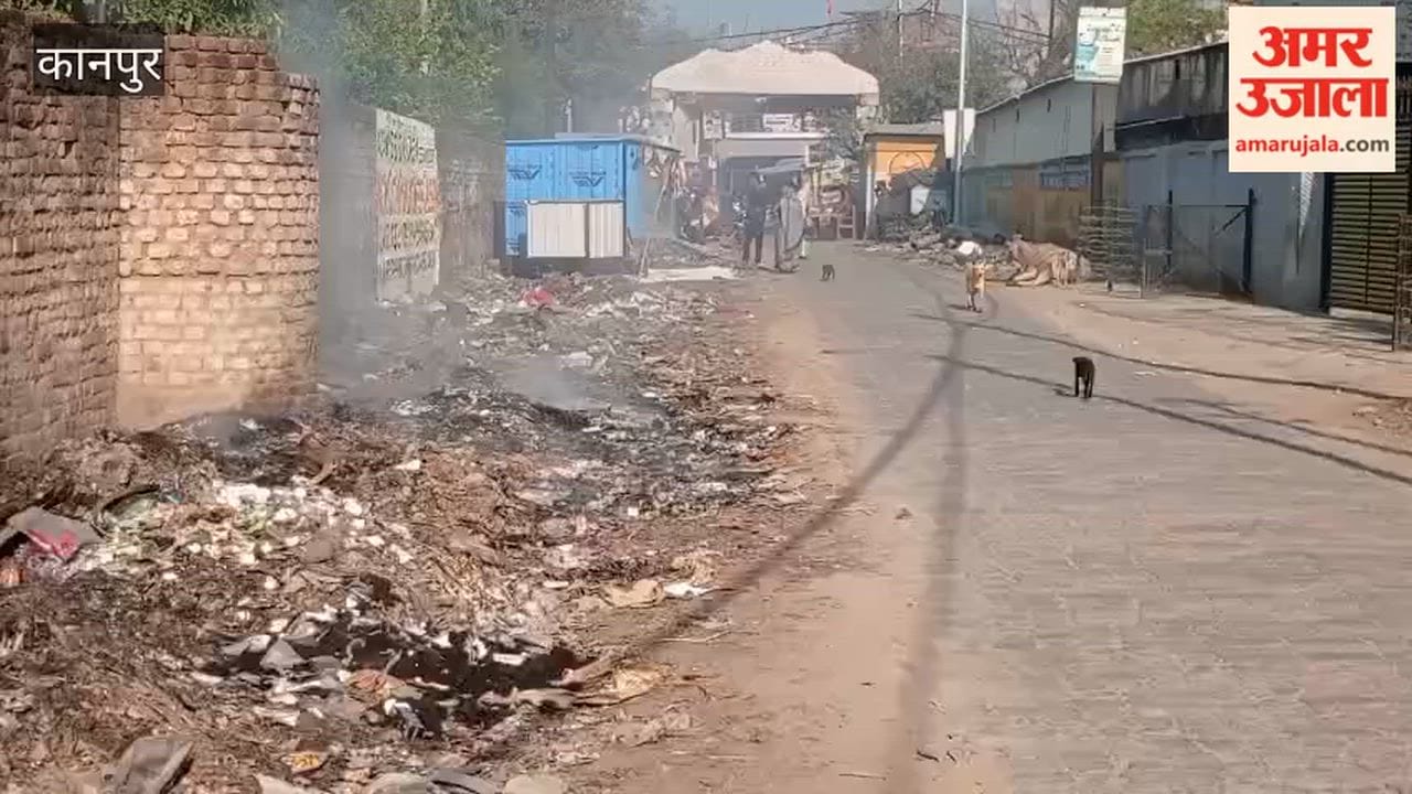 Kanpur: Piles of garbage being burned near the Ishwariganj intersection