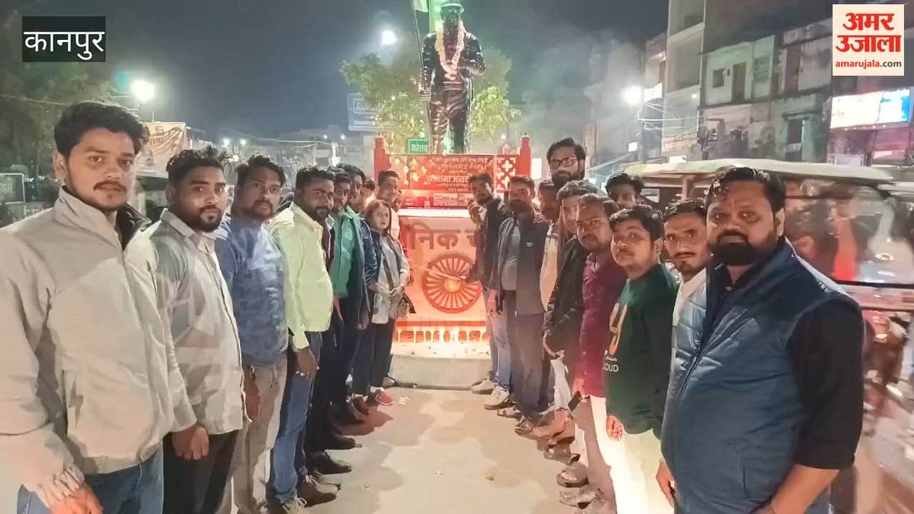 Congress workers remember the Pulwama martyrs and pay tribute