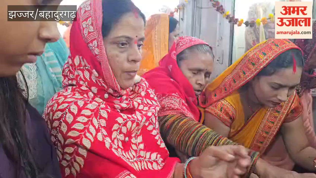 Mahashivratri is being celebrated with great pomp in Bahadurgarh, crowds throng temples to offer water to the Shivalinga
