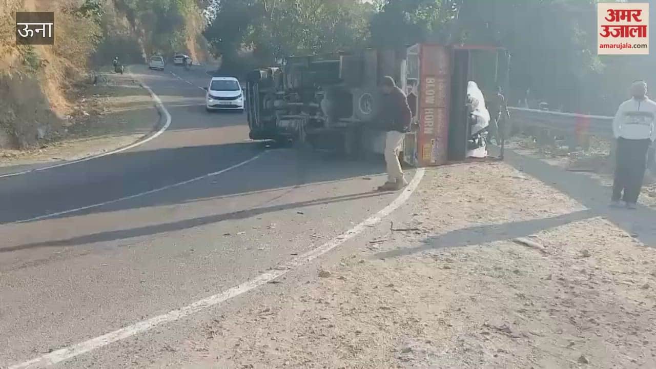 Una Major accident averted on Amb-Nadaun National Highway, truck loaded with motorcycles overturned