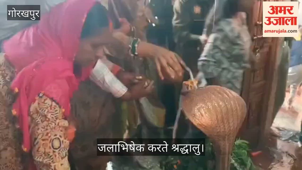 Devotees performed Jalabhishek in Shiva temples of Gorakhpur on Mahashivratri.