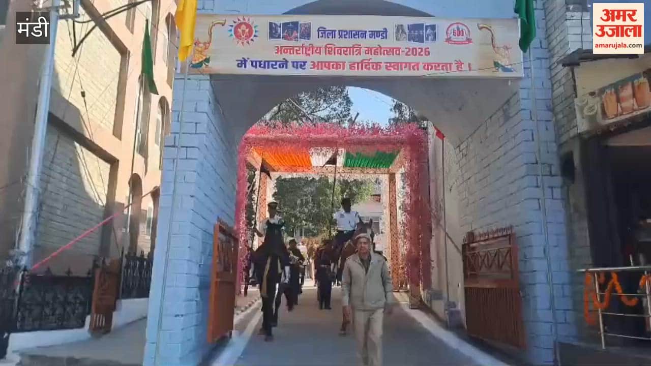 Mandi On Shivratri, a small procession was taken out in Chhoti Kashi, Shivratri was worshipped with havan and recitation