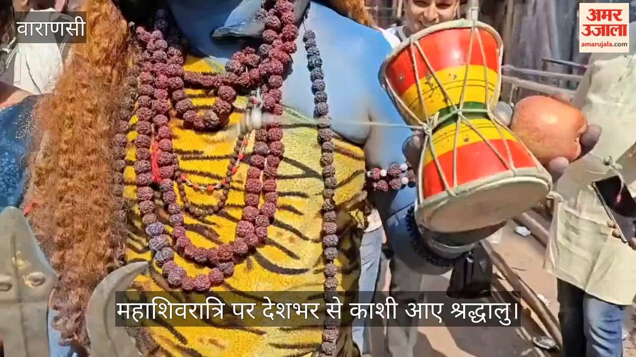 Mahashivratri devotee dressed as Lord Shiva arrived to have darshan of Baba vishwanath in varanasi