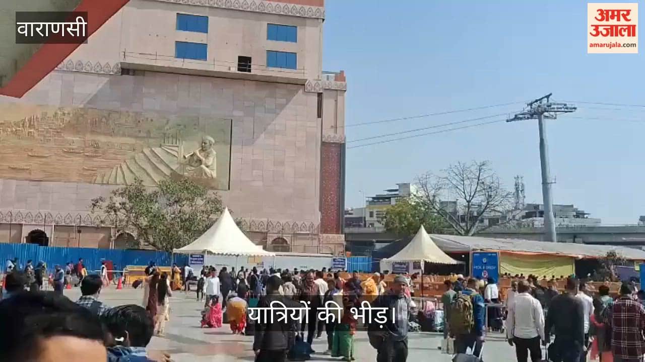 Crowd of passengers at Varanasi Cantt railway station on Mahashivratri