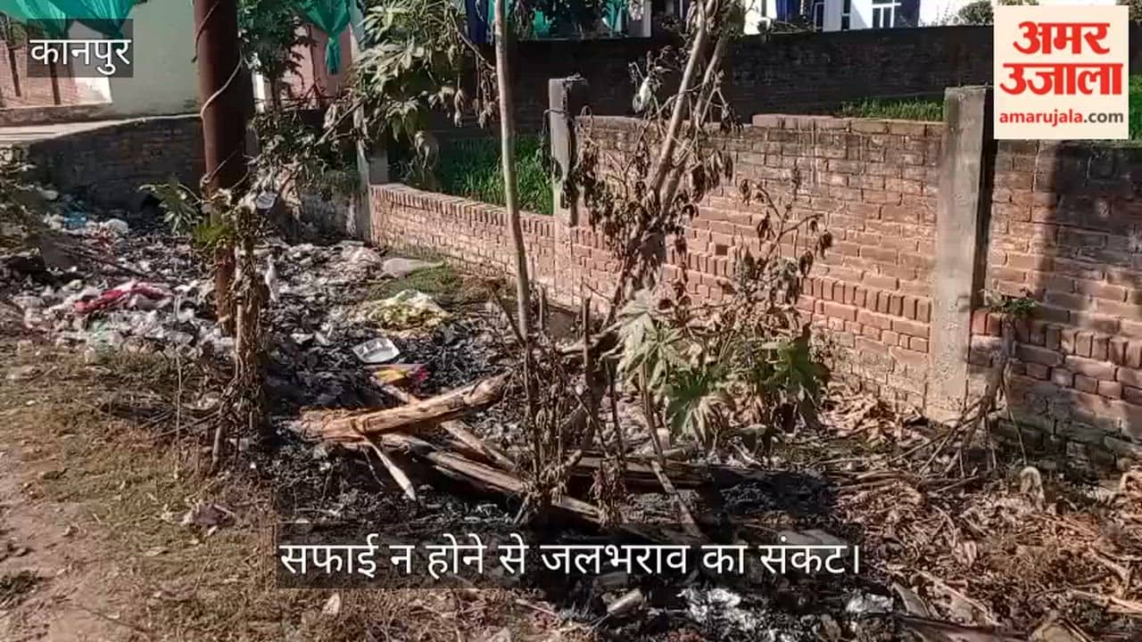 कानपुर: बैकुंठपुर में पॉलीथीन और सिल्ट से चोक हुआ मुख्य नाला