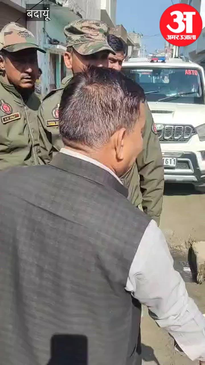 Budaun: उझानी में एआरटीओ और सपा नेता के बीच हुई कहासुनी, वीडियो वायरल