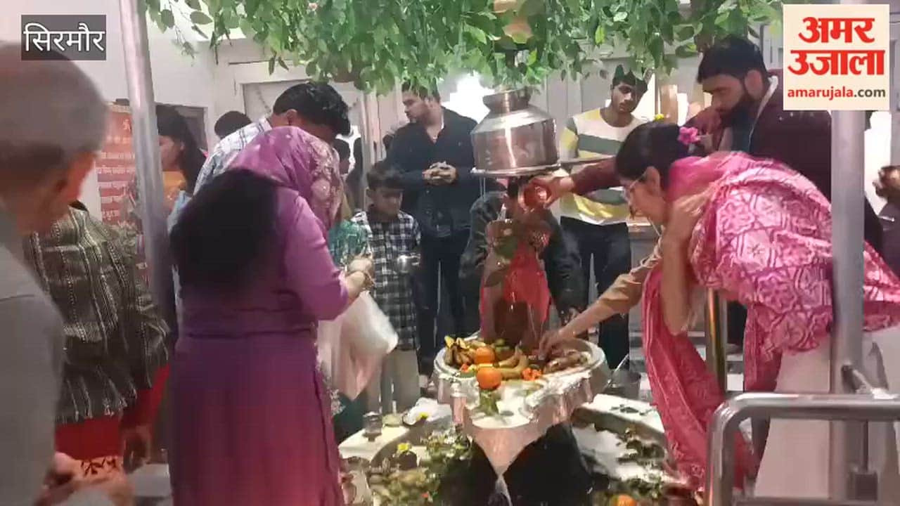 Sirmour On Mahashivratri, devotees bowed their heads at the Shiva temple Kalisthan, crowds remained present throughout the day