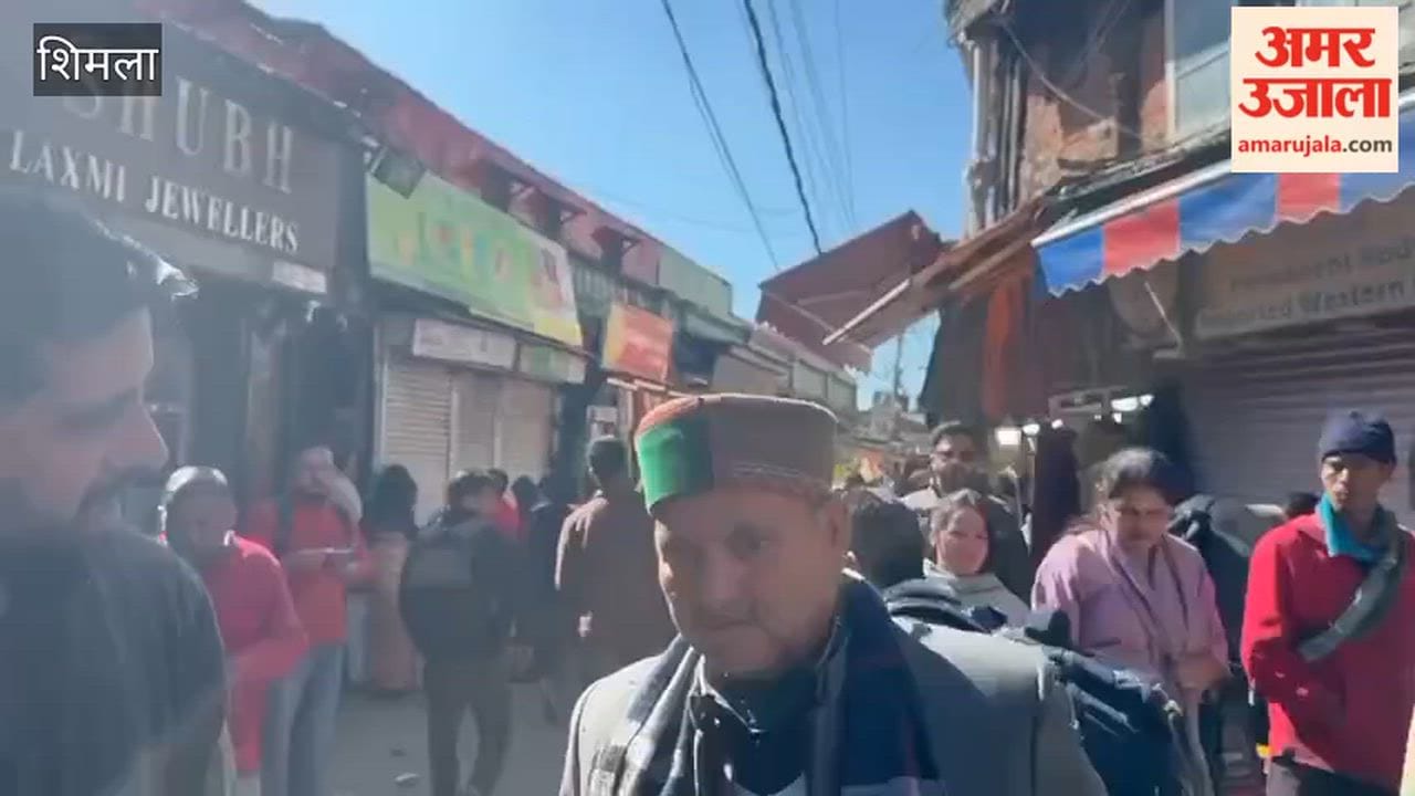 Shimla: Traders distributed Kheer in Lower Bazaar on Shivratri