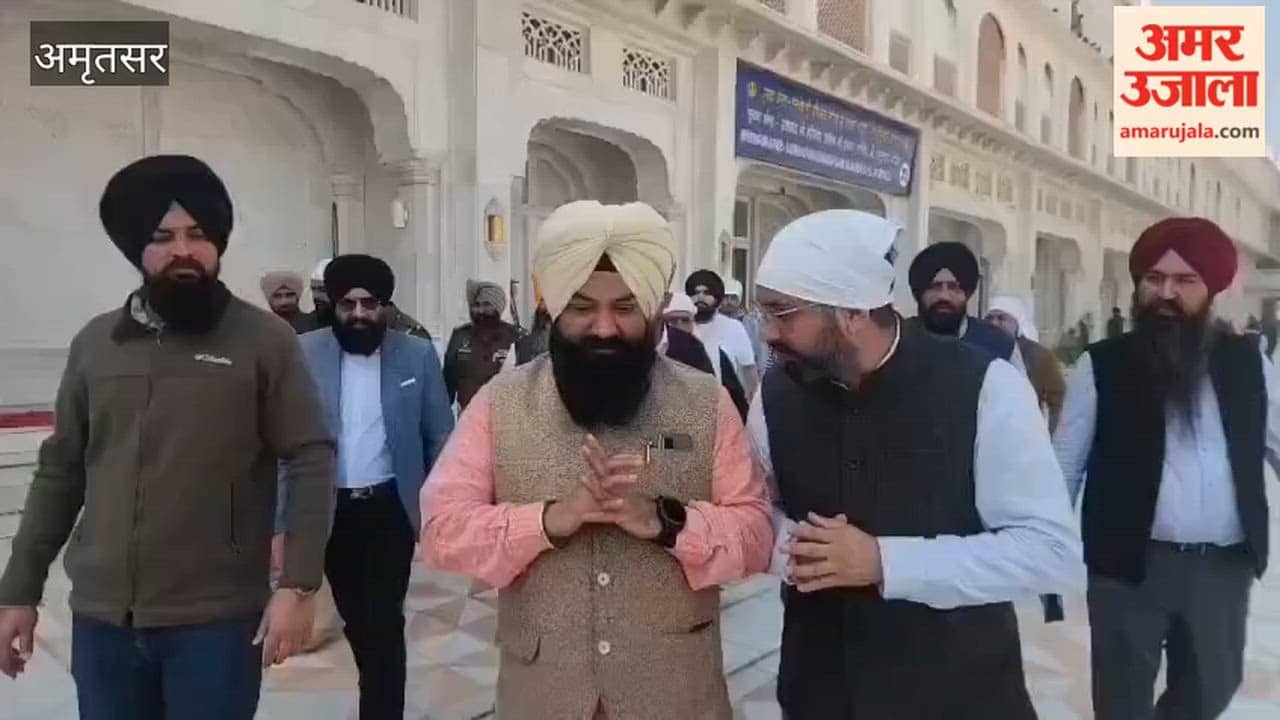 Chairman of SC Commission bowed down at Harimandir Sahib