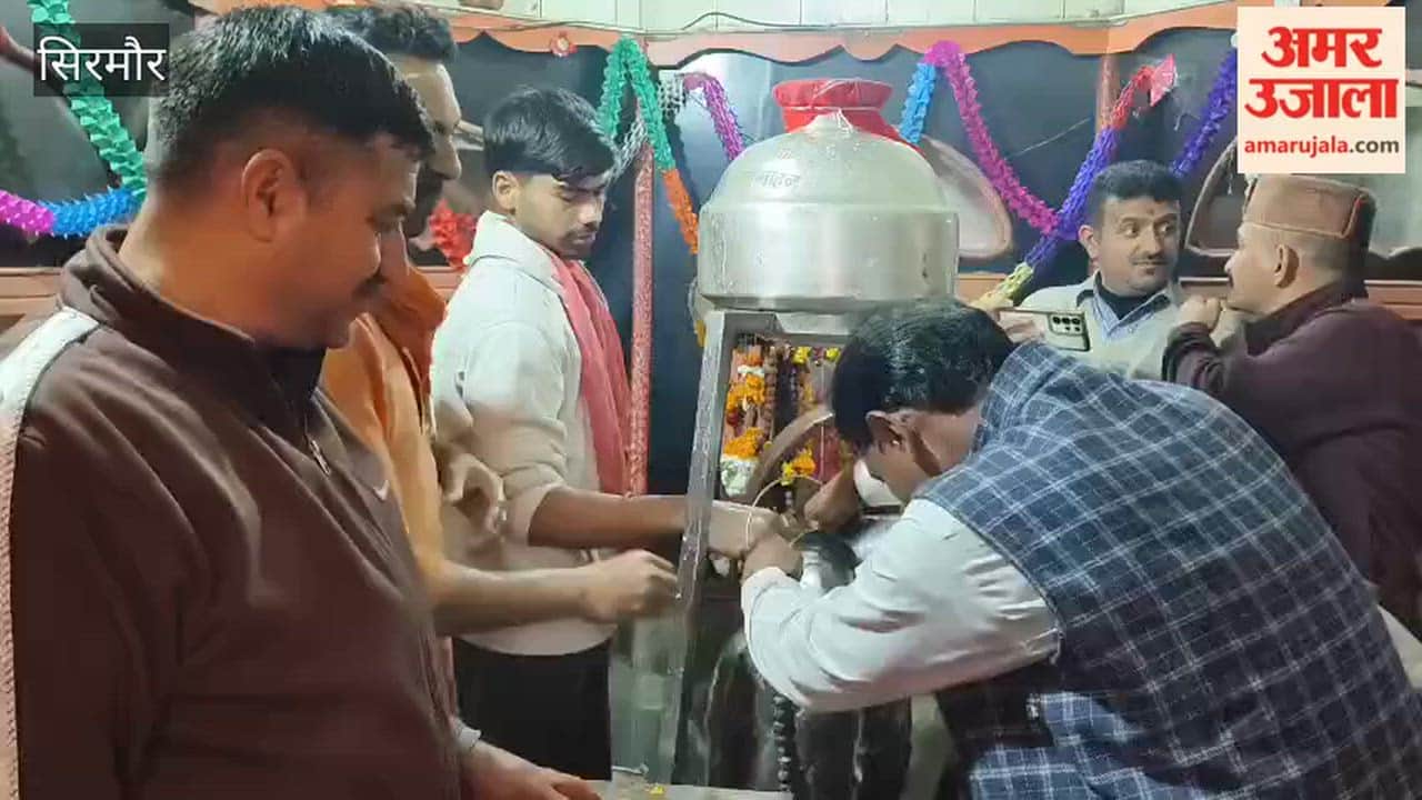 Sirmour A wave of faith surged at the Shiva temple in Pauriwala, long queues formed for the Jalabhishek