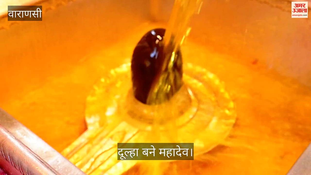 Special offerings and decorations at the Kashi Vishwanath Temple