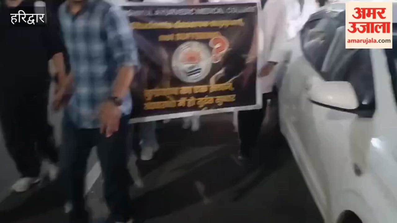 Haridwar: Students of Rishikul Ayurvedic College paid tribute to the deceased student by taking out a candle march