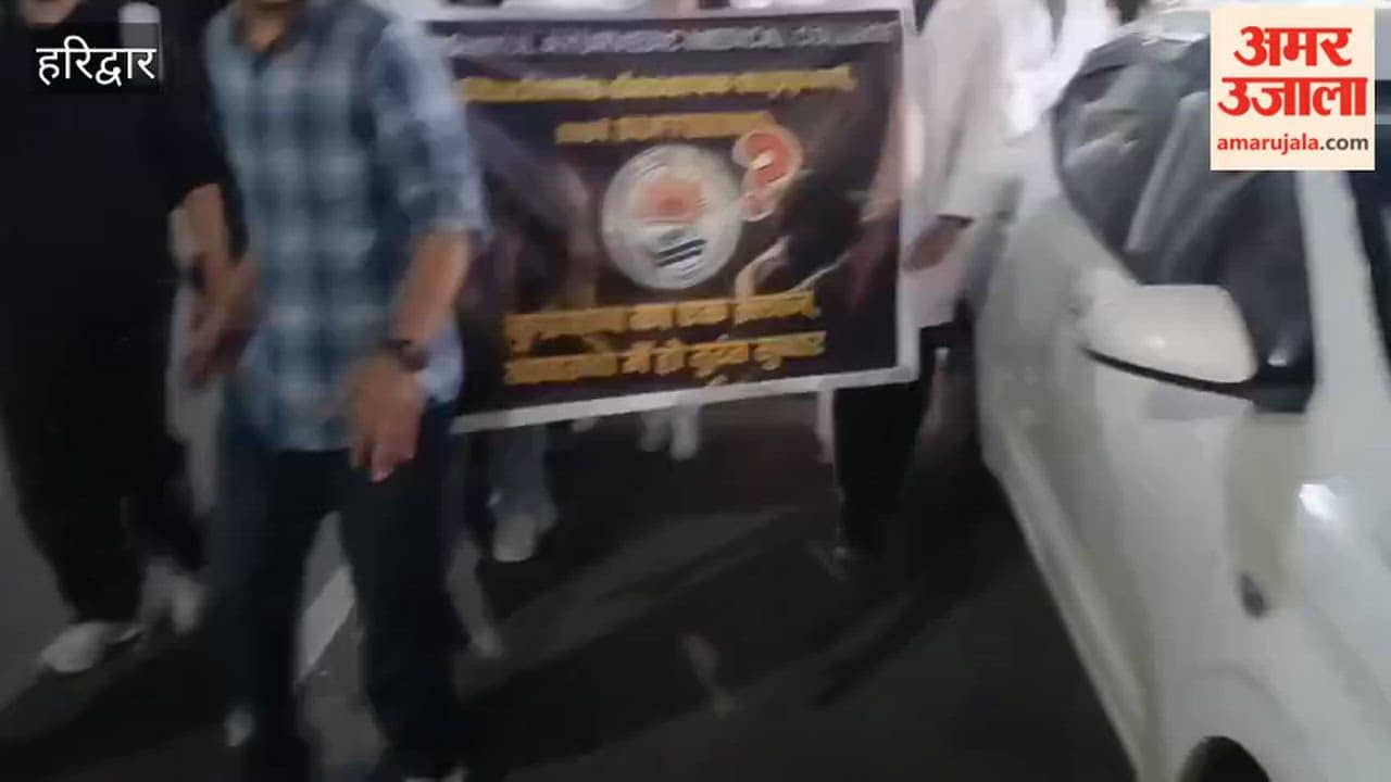 Haridwar: Students of Rishikul Ayurvedic College paid tribute to the deceased student by taking out a candle march