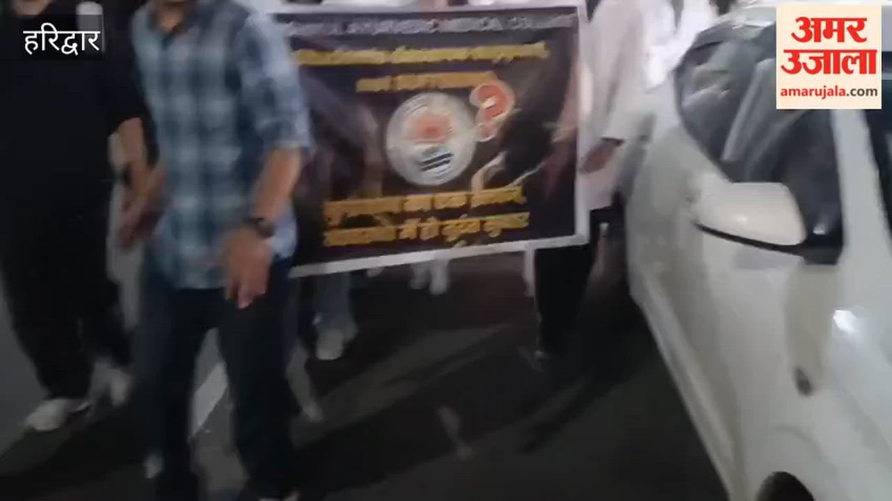 Haridwar: Students of Rishikul Ayurvedic College paid tribute to the deceased student by taking out a candle march