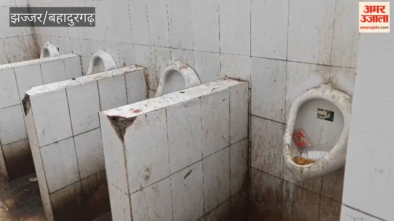dirt in public toilet