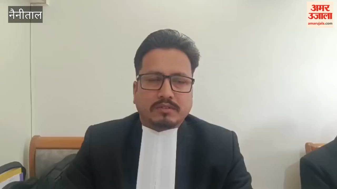 Police mocked the security of the district court, installing door-frame metal detectors at only one of the four court entrances