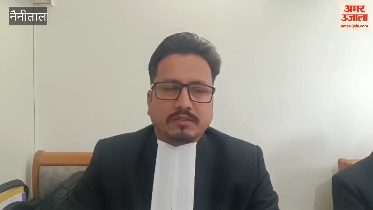 Police mocked the security of the district court, installing door-frame metal detectors at only one of the four court entrances