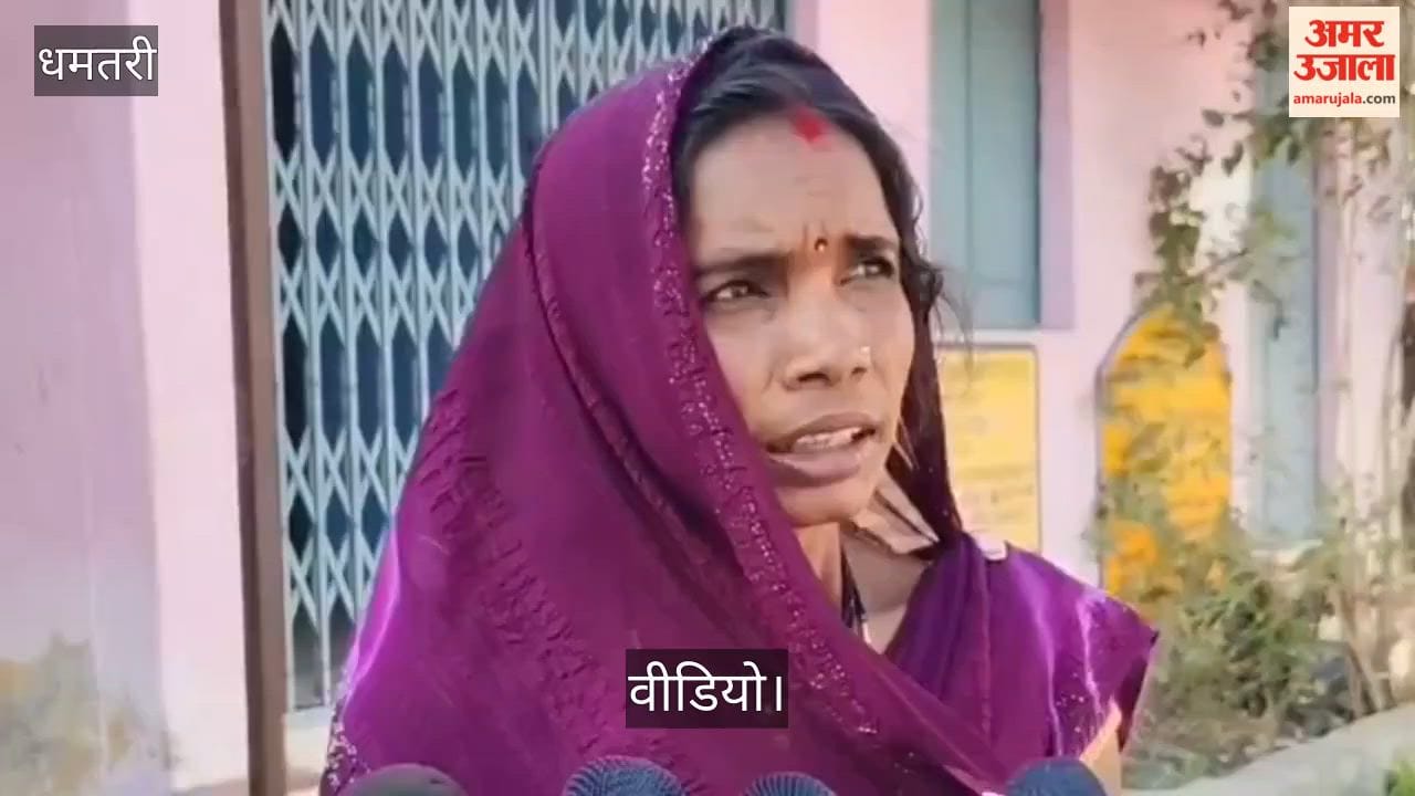 35 children from a government middle school in Dhamtari cut their hands with blades, pins and thorns.