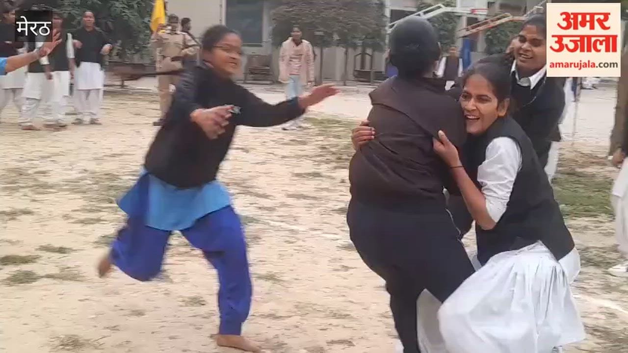 The 26th annual function was held at Shaheed Mangal Pandey Government Women's Post Graduate College, where the girl students showed their strength in Kabaddi.