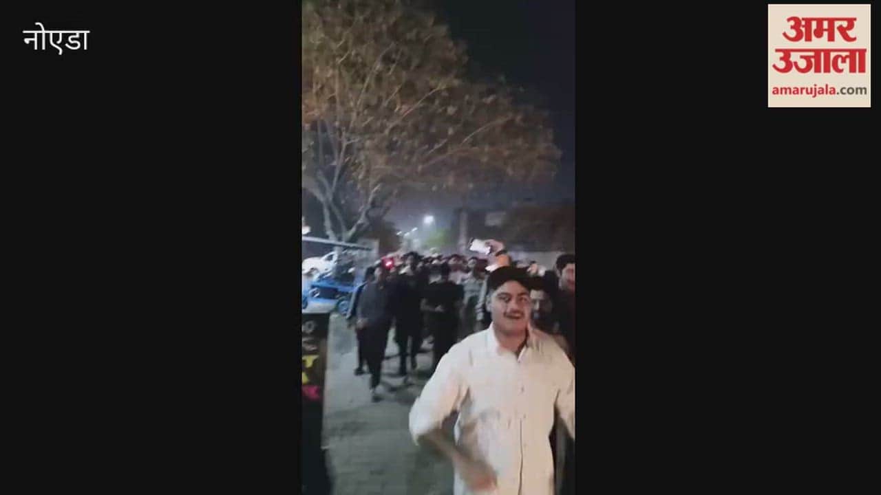 Students protest fiercely in Greater Noida hostel over bad food