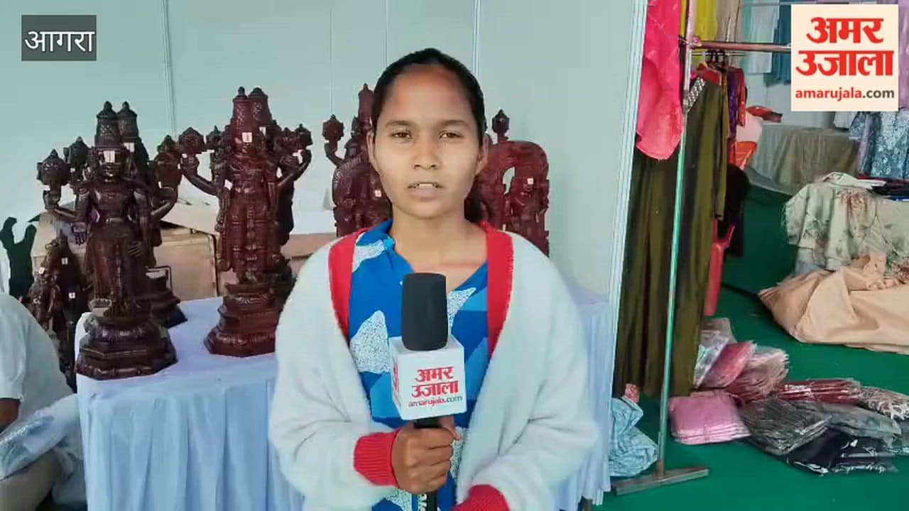 Red Sandalwood Tirupati Balaji Idols Draw Attention at Taj Mahotsav