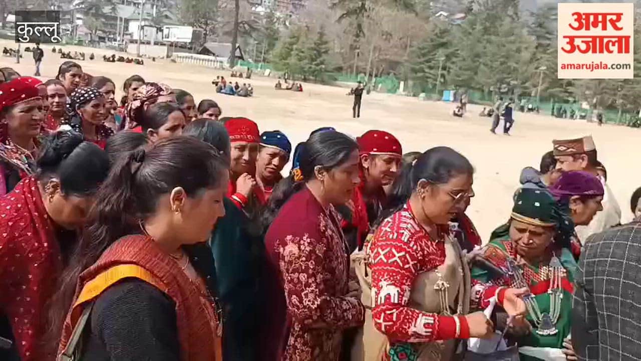 Kullu People of Talada Panchayat reached the Deputy Commissioner's office in protest against smart meters