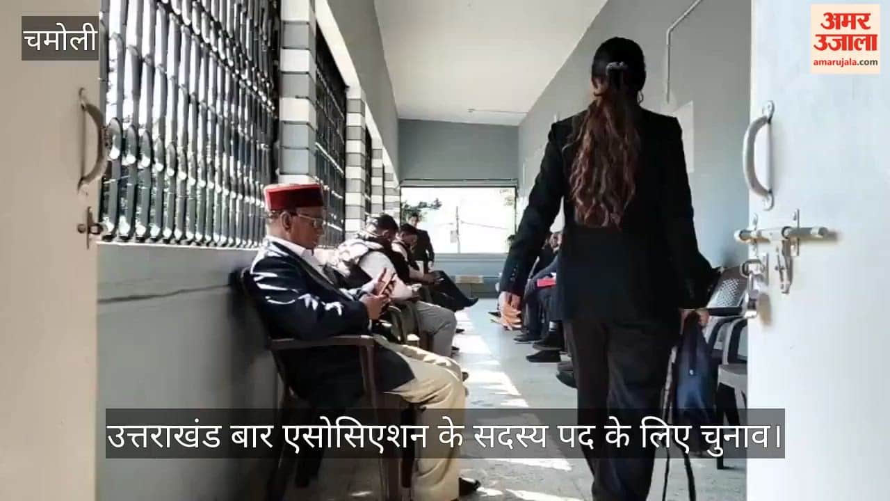 Election for the post of member of Uttarakhand Bar Association, voting in Gopeshwar court premises