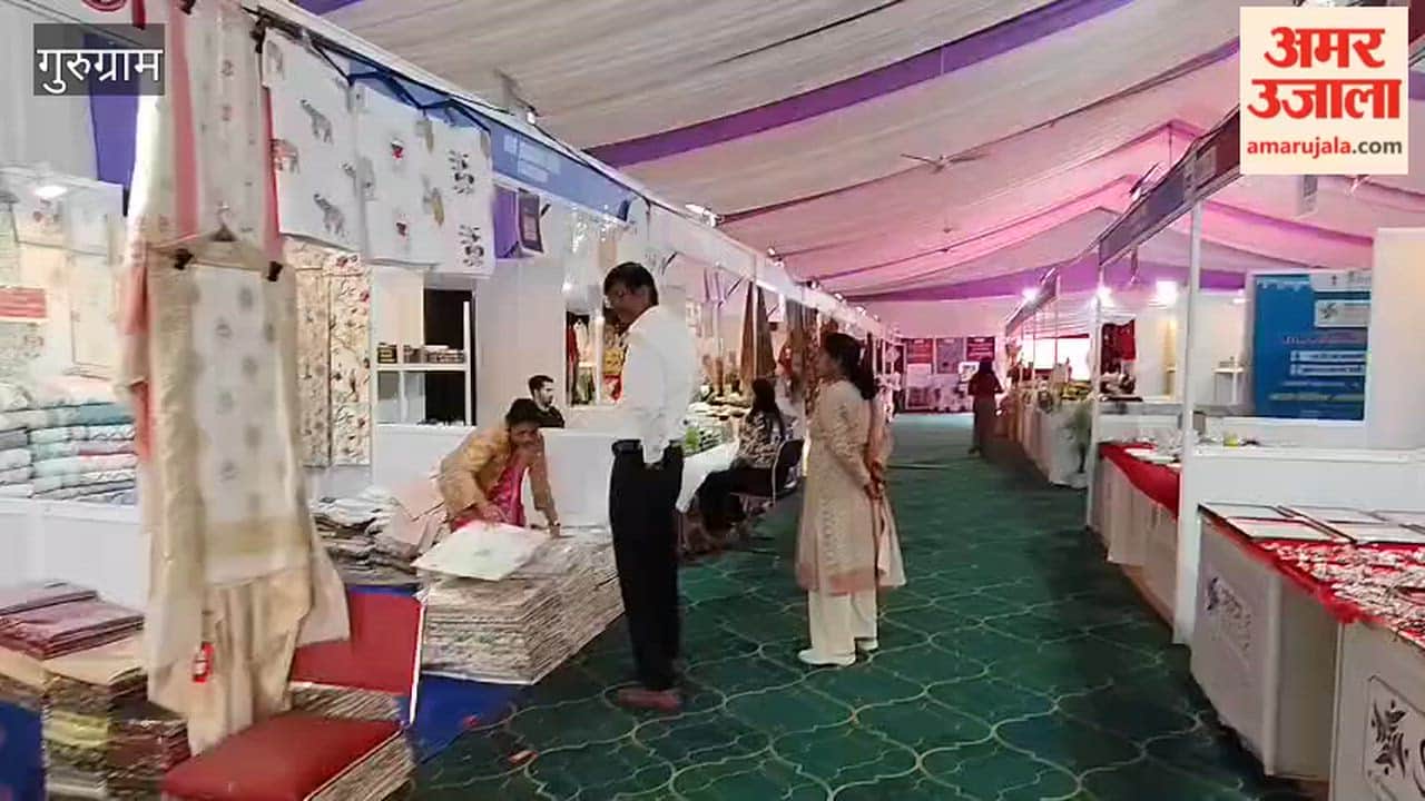 Products are attracting people in Saras Fair at Laser Valley Ground in Gurugram
