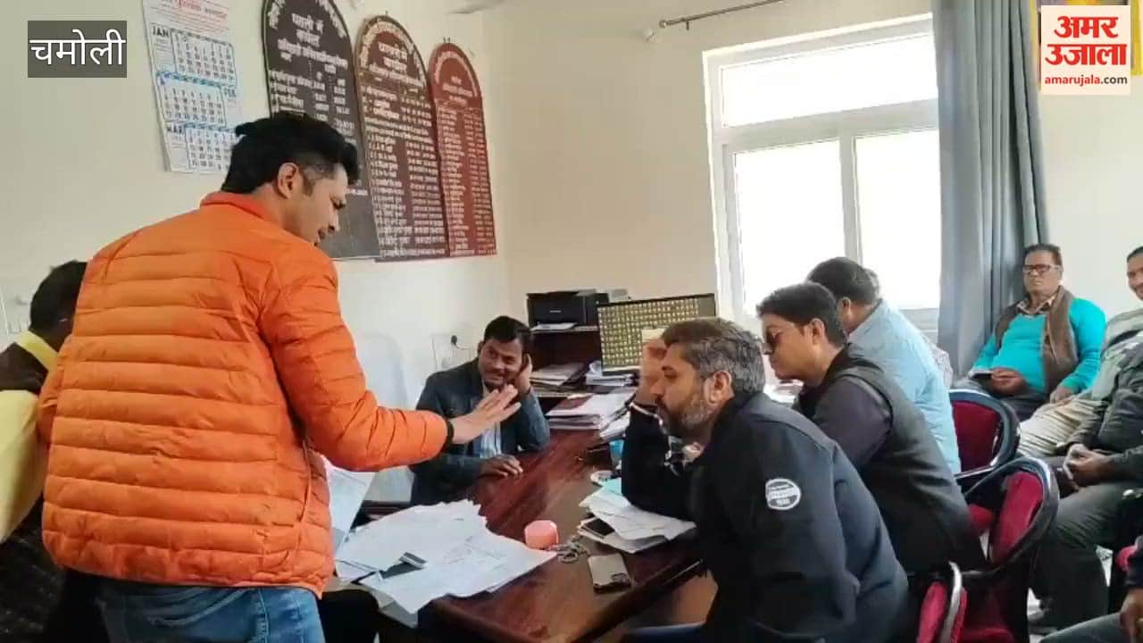 Chamoli: Ruckus in Public Works Department, Tharali, heated argument between contractors and accountant