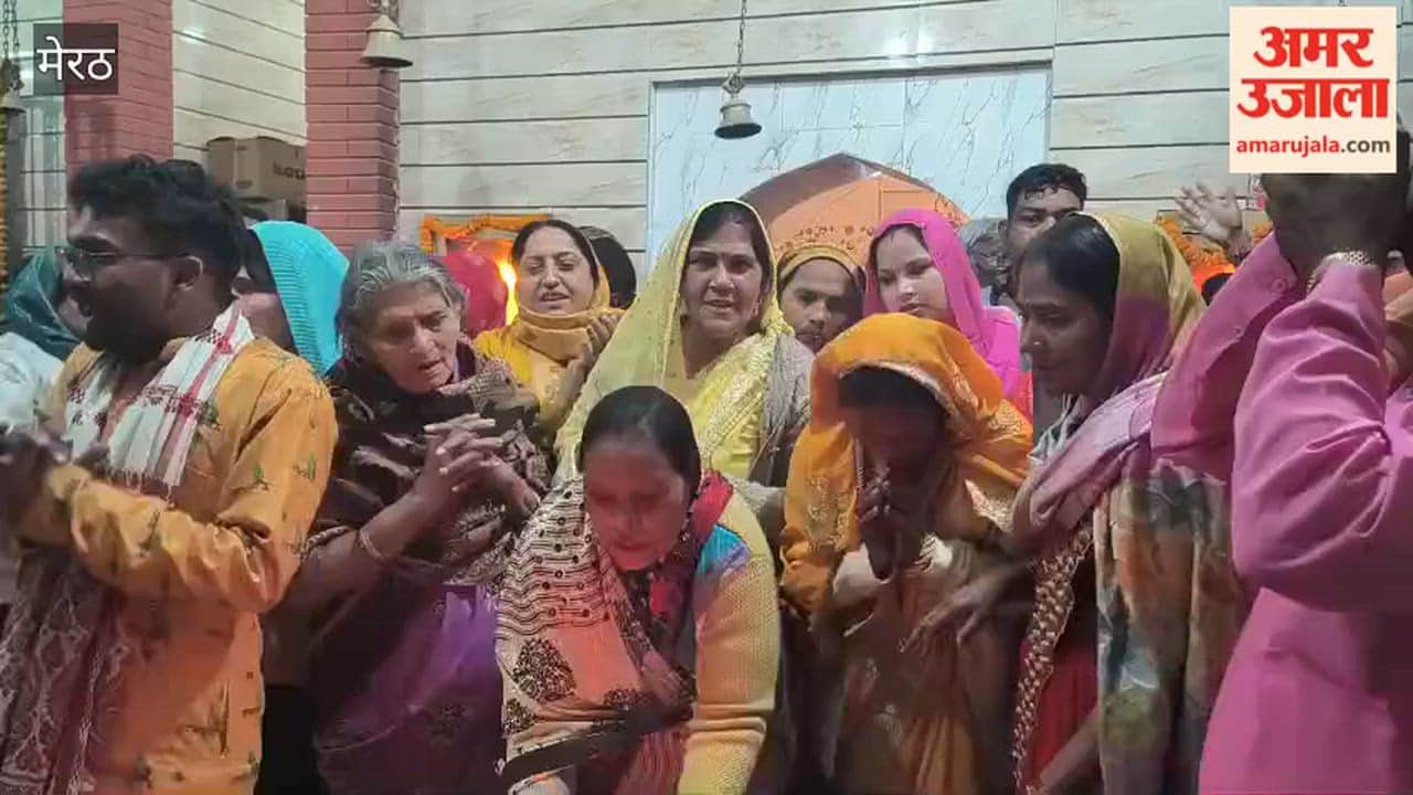 Milk, ghee and flower bath were performed for the new idols in the Shiva family Pran Pratishtha Mahotsav.