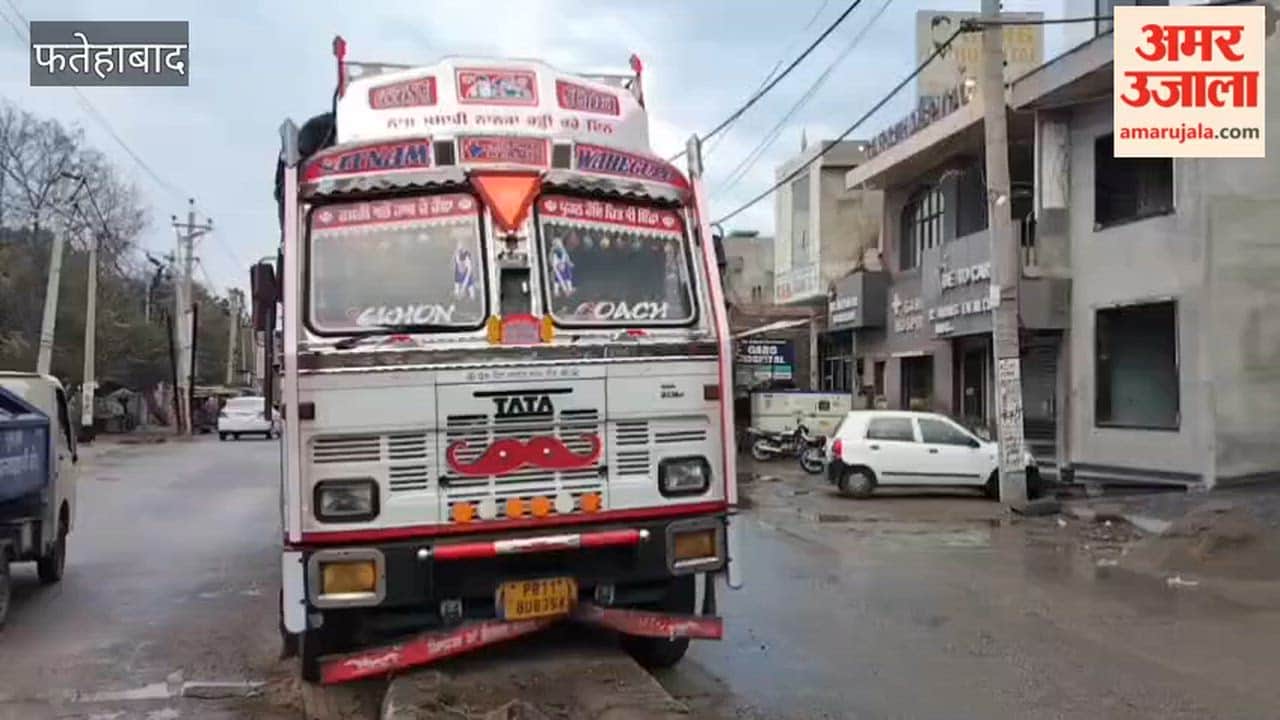 Road accident on Hisar Road in Tohana, Fatehabad, truck climbs on divider