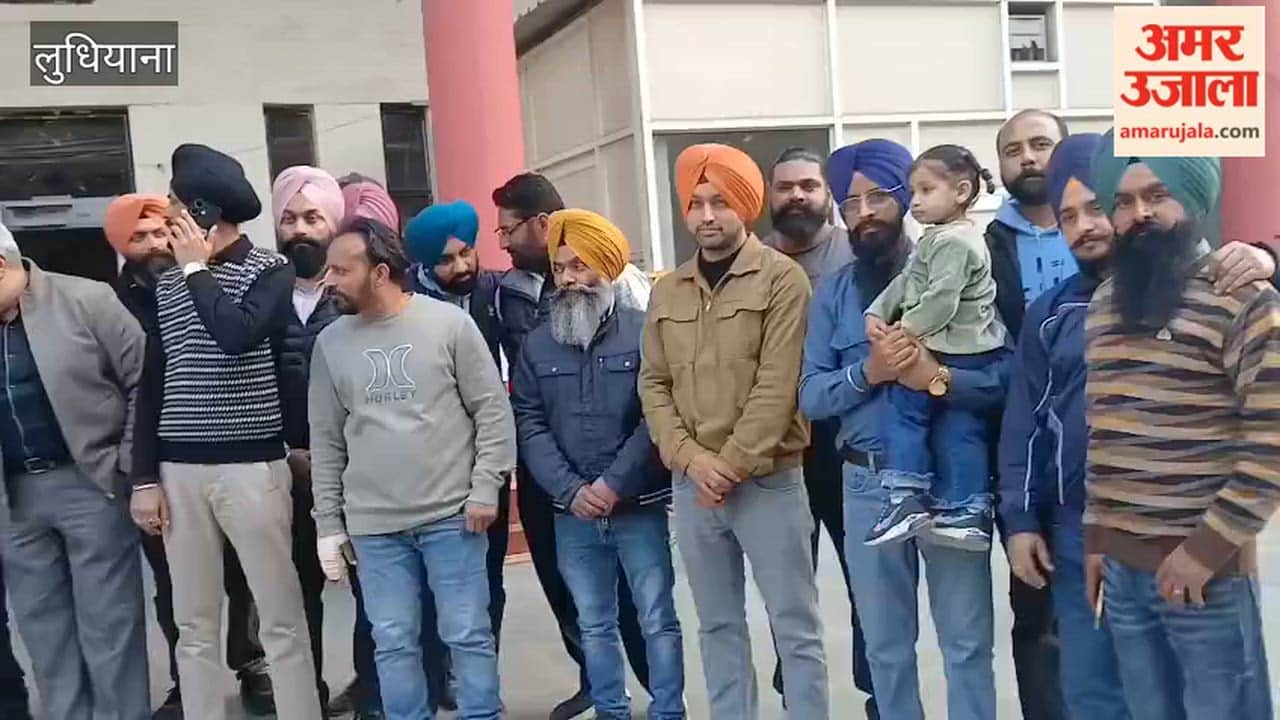 Computer teachers protest against the government in Ludhiana