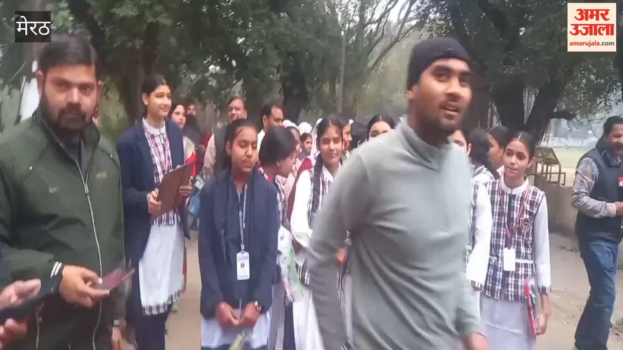 Meerut:UP Board Examinees Welcomed with Flower Shower