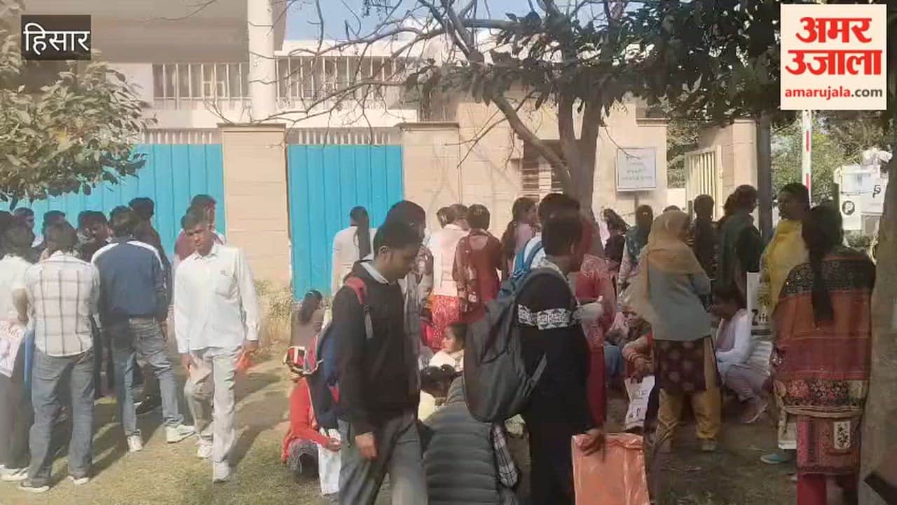 1200 candidates appeared for the interview to become peons.