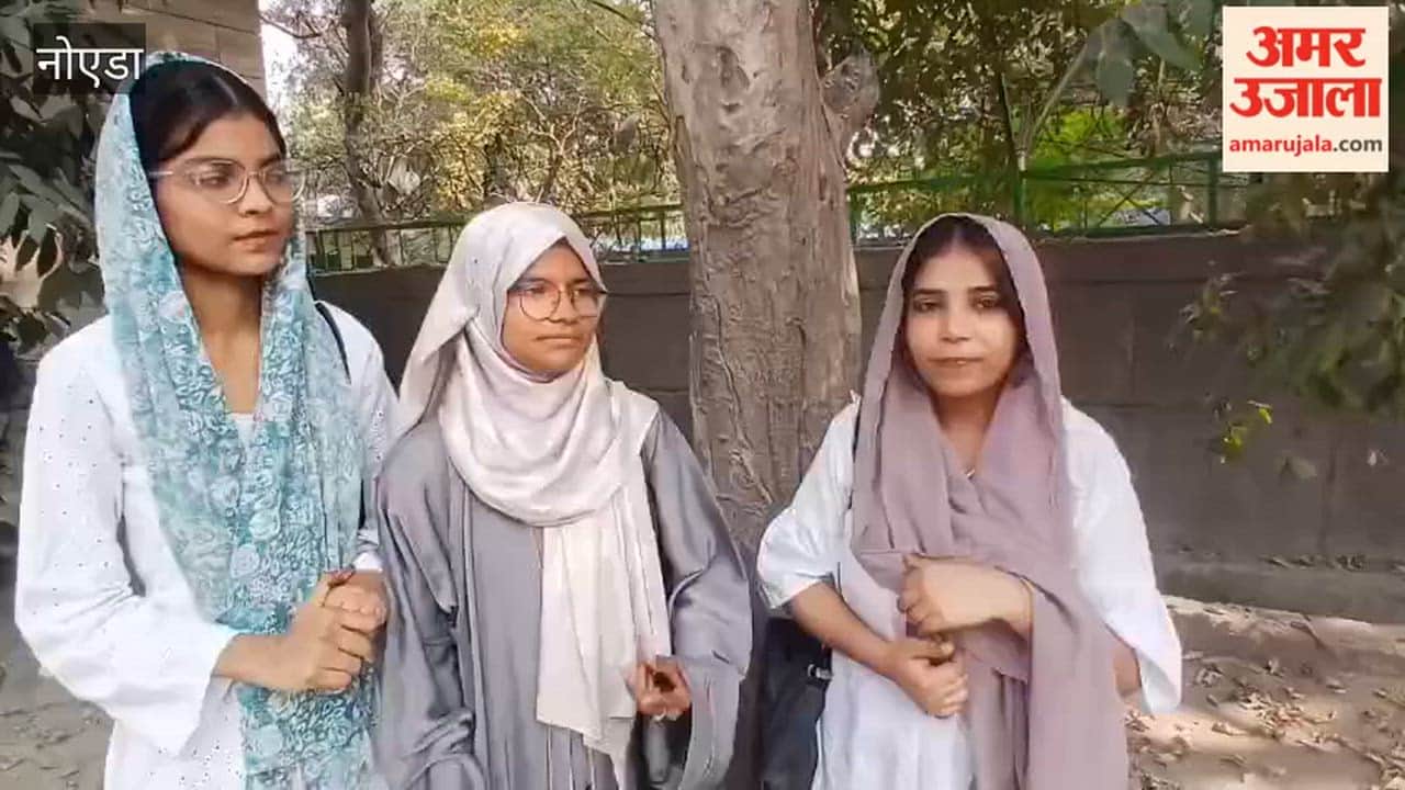 Girls reached college with their first fast in Noida