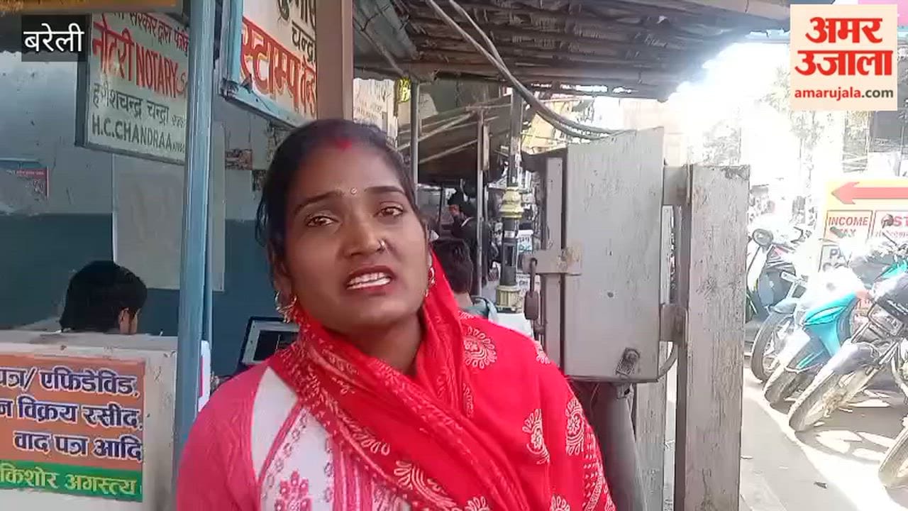 Jewellery stolen from a woman's purse while travelling in a tempo in Bareilly