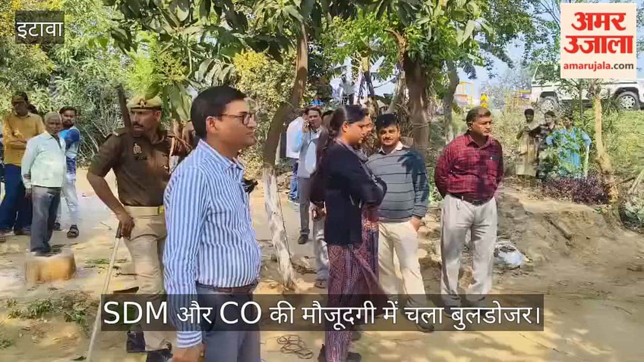 इटावा: पीडब्ल्यूडी की जमीन पर कब्जा हटवाने पहुंची पुलिस-प्रशासन टीम