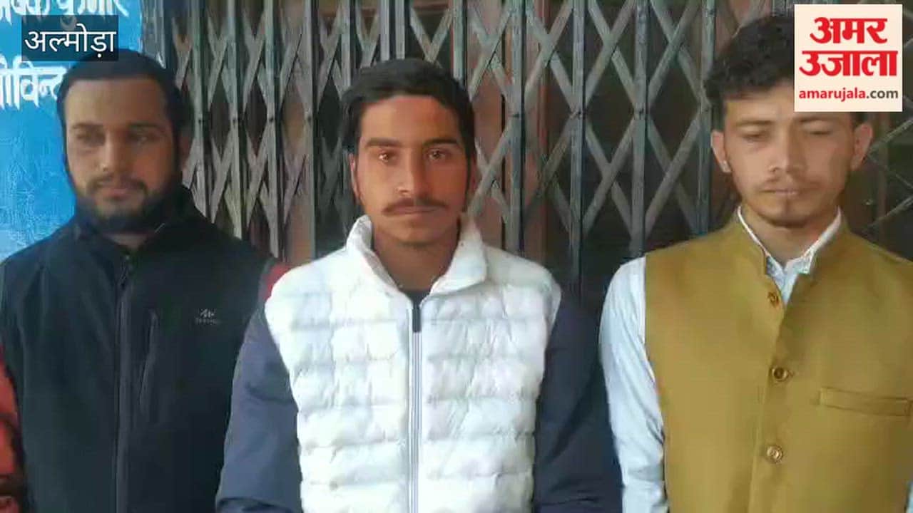 Angered by neglect, students locked the director's office for the third day and warned of continuing the protest until their demands were met