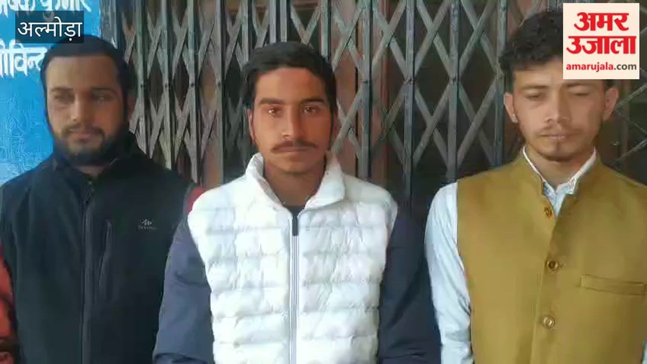Angered by neglect, students locked the director's office for the third day and warned of continuing the protest until their demands were met