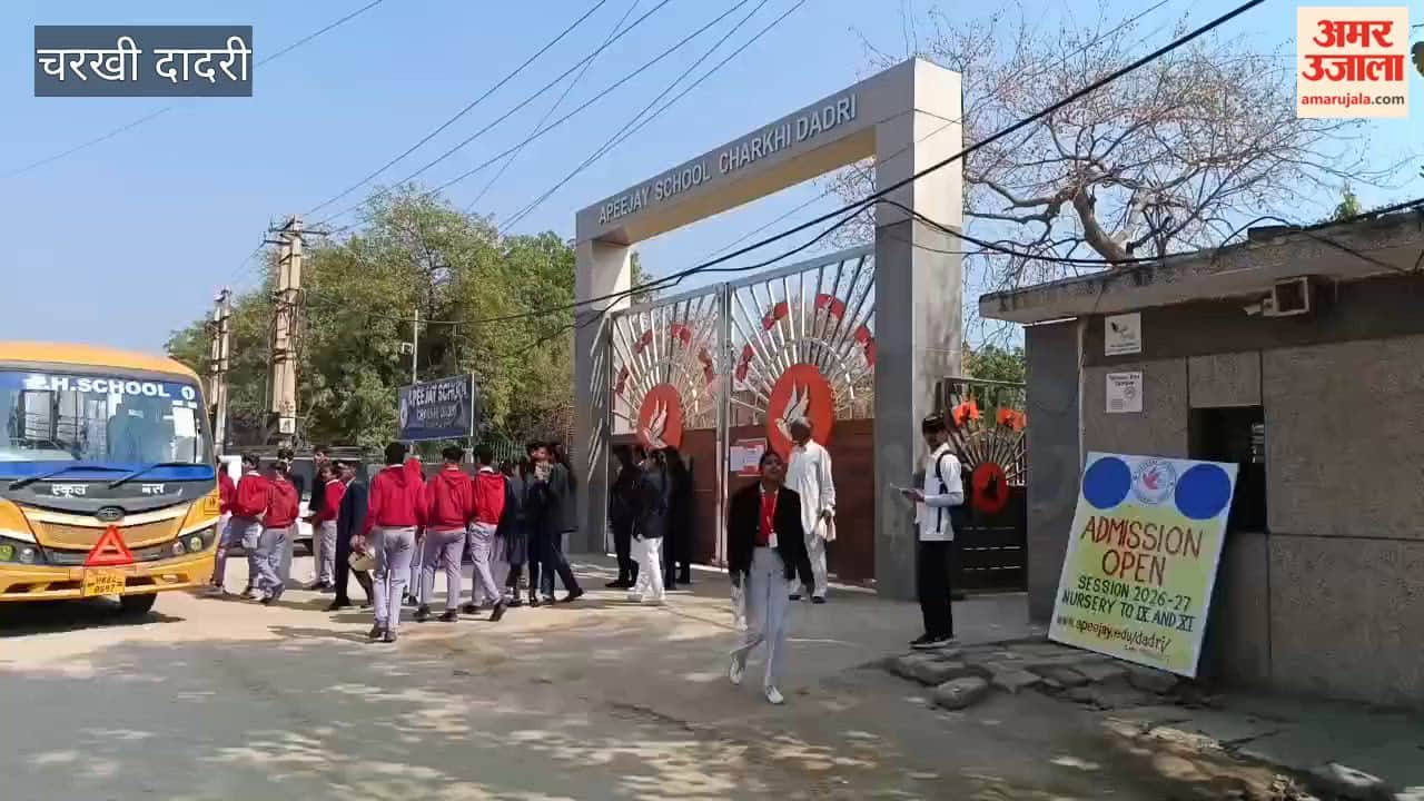 Tenth grade students took the English exam at seven examination centers