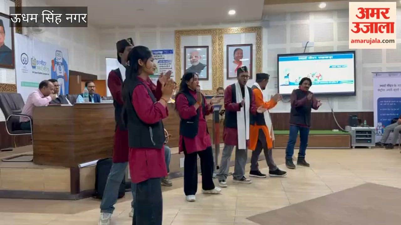 Street play explains the benefits of smart meters in rudrapur