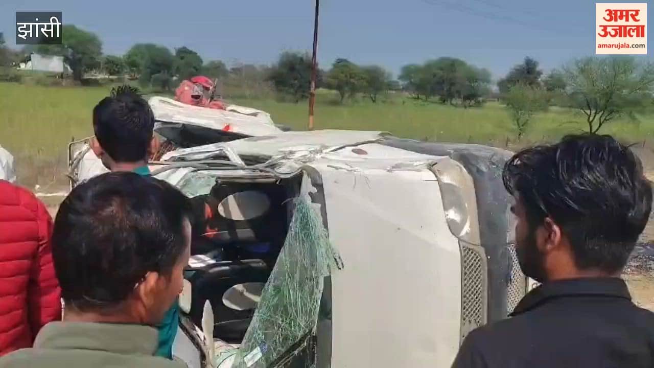 Car lost control and overturned on Jhansi-Khajuraho highway, one injured