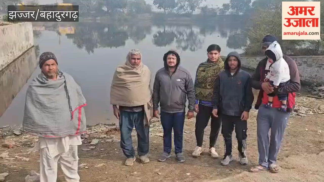 In Bahadurgarh's Badli, the cattle are not getting water from the pond in Mundakheda village.