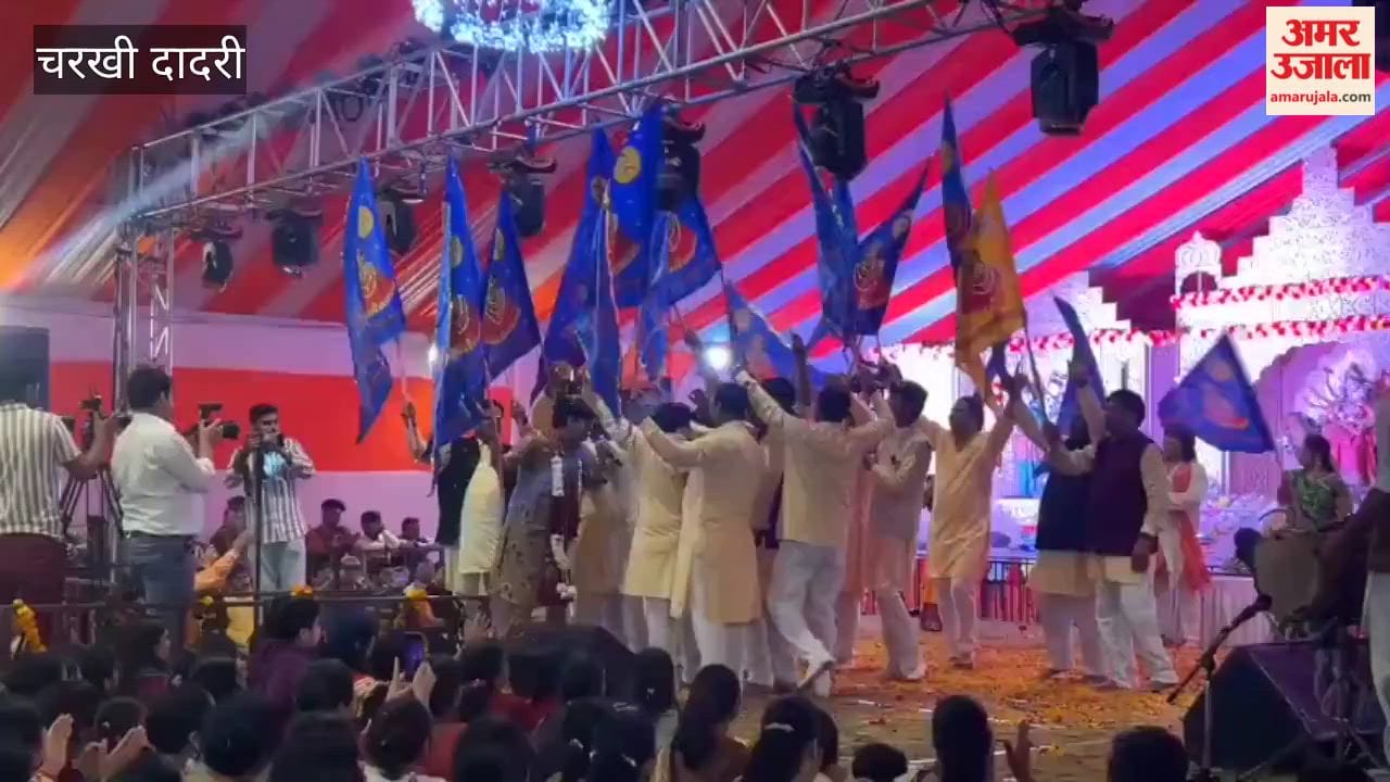 In Charkhi-Dadri, devotees were moved by the performance of Shyam Naam Ki Pagli and danced to the hymns.