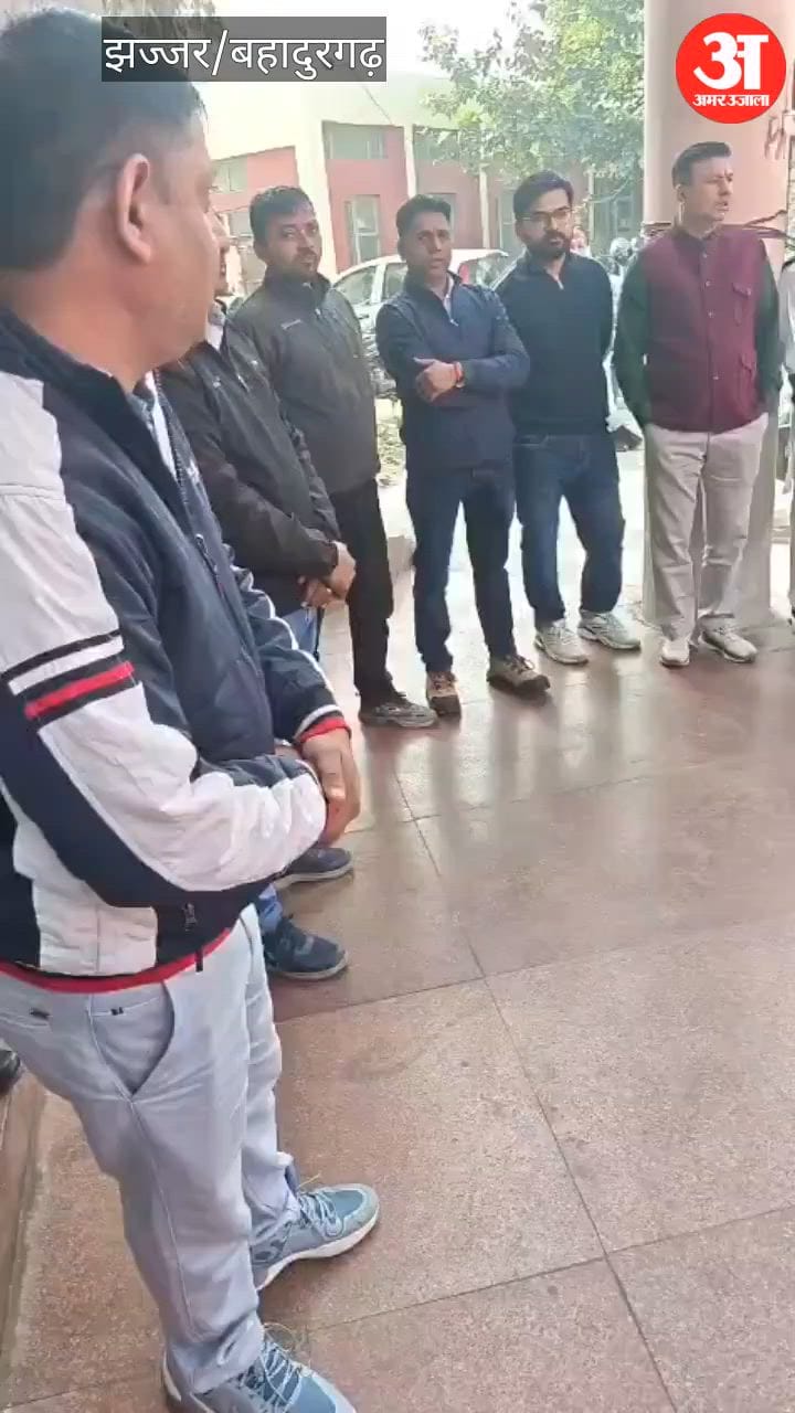 बहादुरगढ़ में बिजली कर्मचारियों ने किया प्रदर्शन