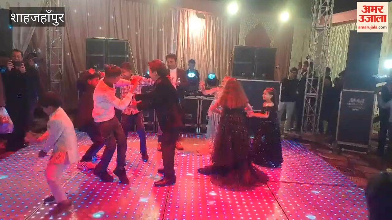 Rajpal Yadav danced on DJ at his nieces wedding